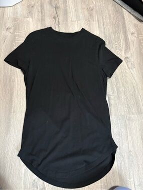 3 for $25 H&M black long fit t shirt size Medium